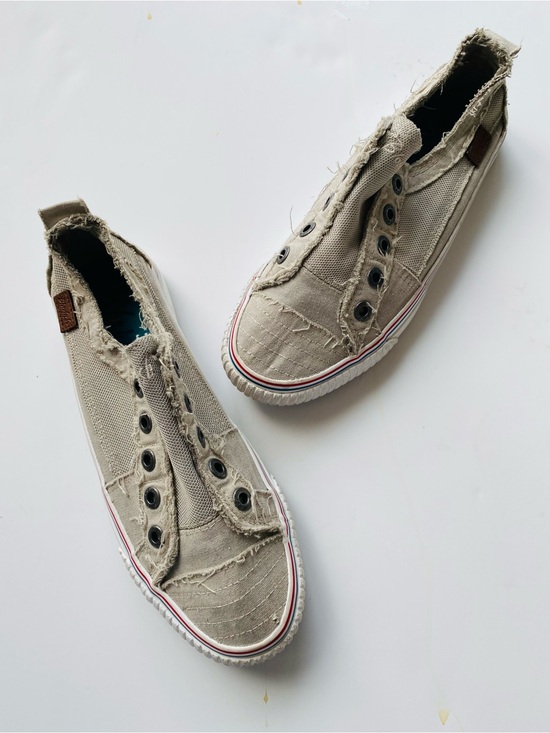 Blowfish Malibu Shoes - BLOWFISH MALIBU SLIP-ON SNEAKERS Distressed Canvas Beige Frayed Edges Casual 8